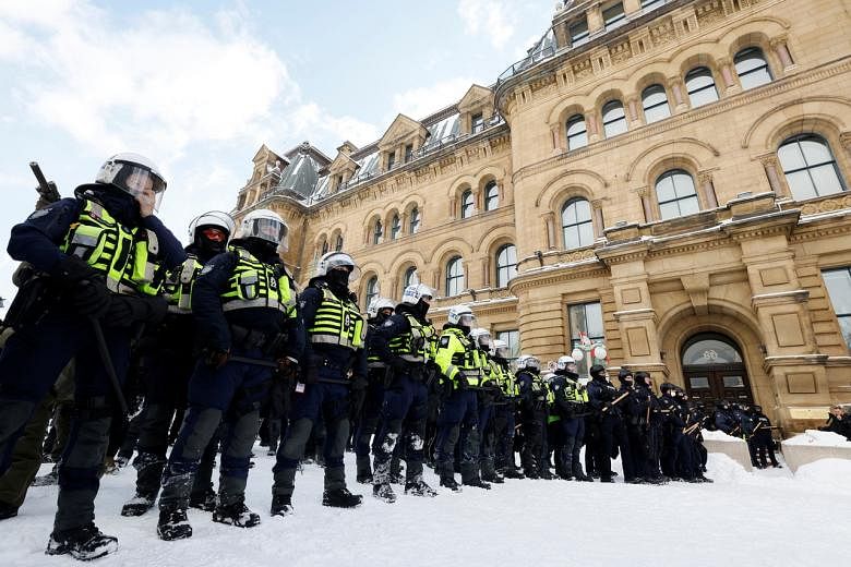 Parlemen Kanada menyetujui kekuatan darurat Trudeau