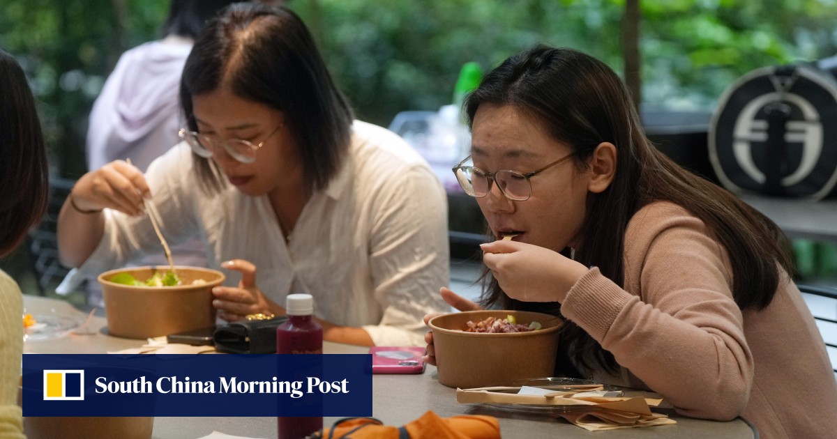 80% pengecer dan hotel Hong Kong telah membuang plastik sekali pakai, tetapi gerai industri katering yang lebih kecil tertinggal