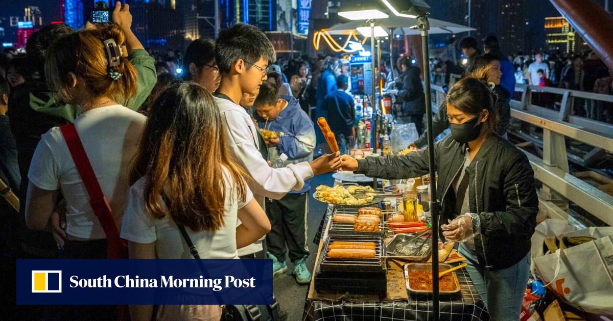 Survei bank sentral China menunjukkan pasar kerja ‘genting’, permintaan konsumsi rendah masih membebani ekonomi